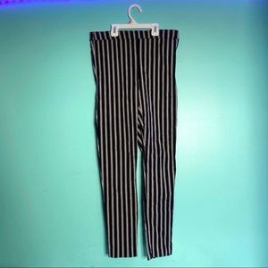 ❤️‍🔥3 / 30❤️‍🔥 - H&M Black and White Skinny Fit Striped Pants 10